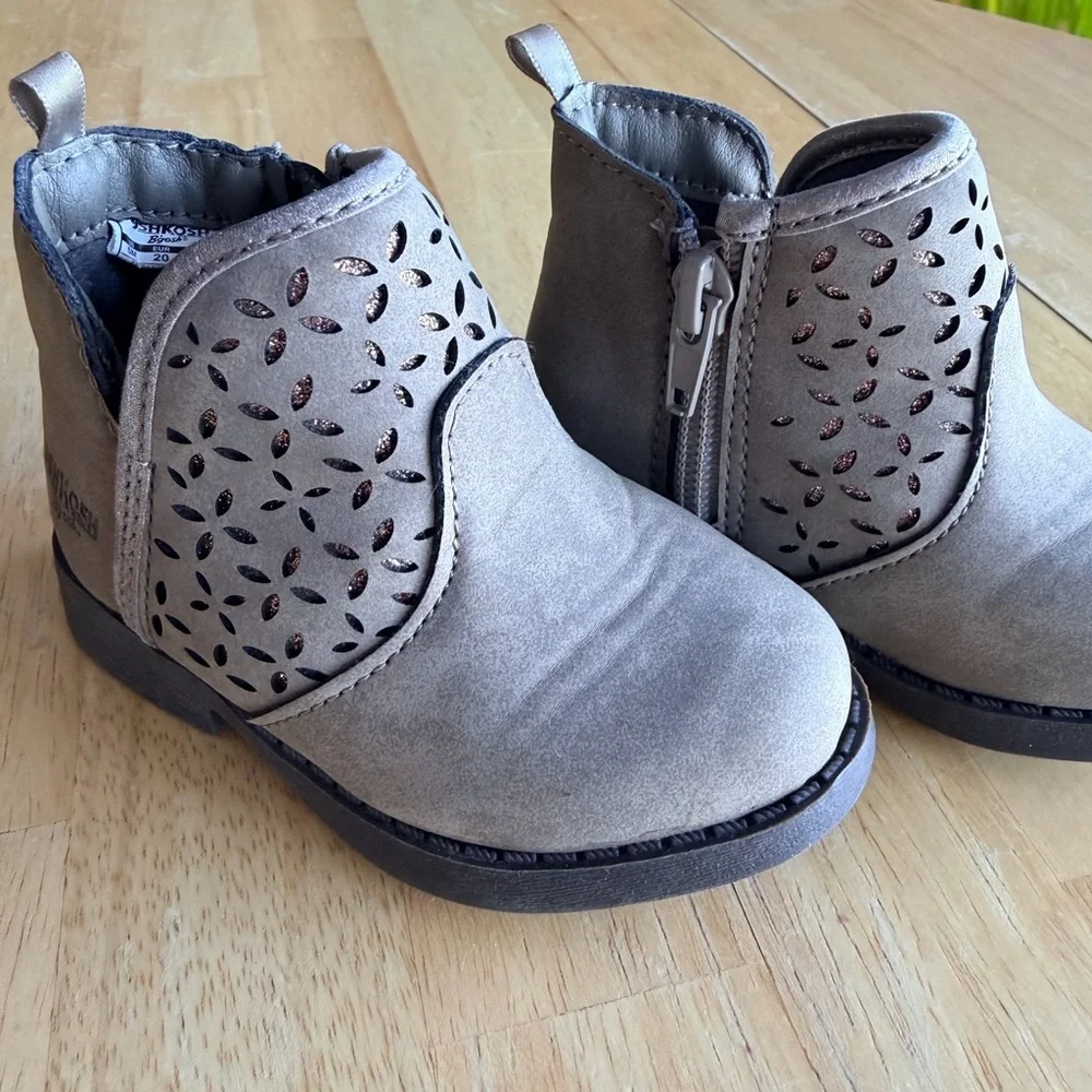 OshKosh B’gosh Toddler Taupe Ankle Boots Size 5
